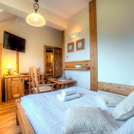 Hotel Carpatia Bieszczadzki Gosciniec Wetlina Ruang foto