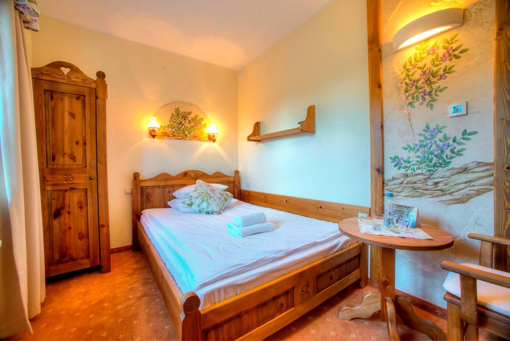 Hotel Carpatia Bieszczadzki Gosciniec Wetlina Ruang foto