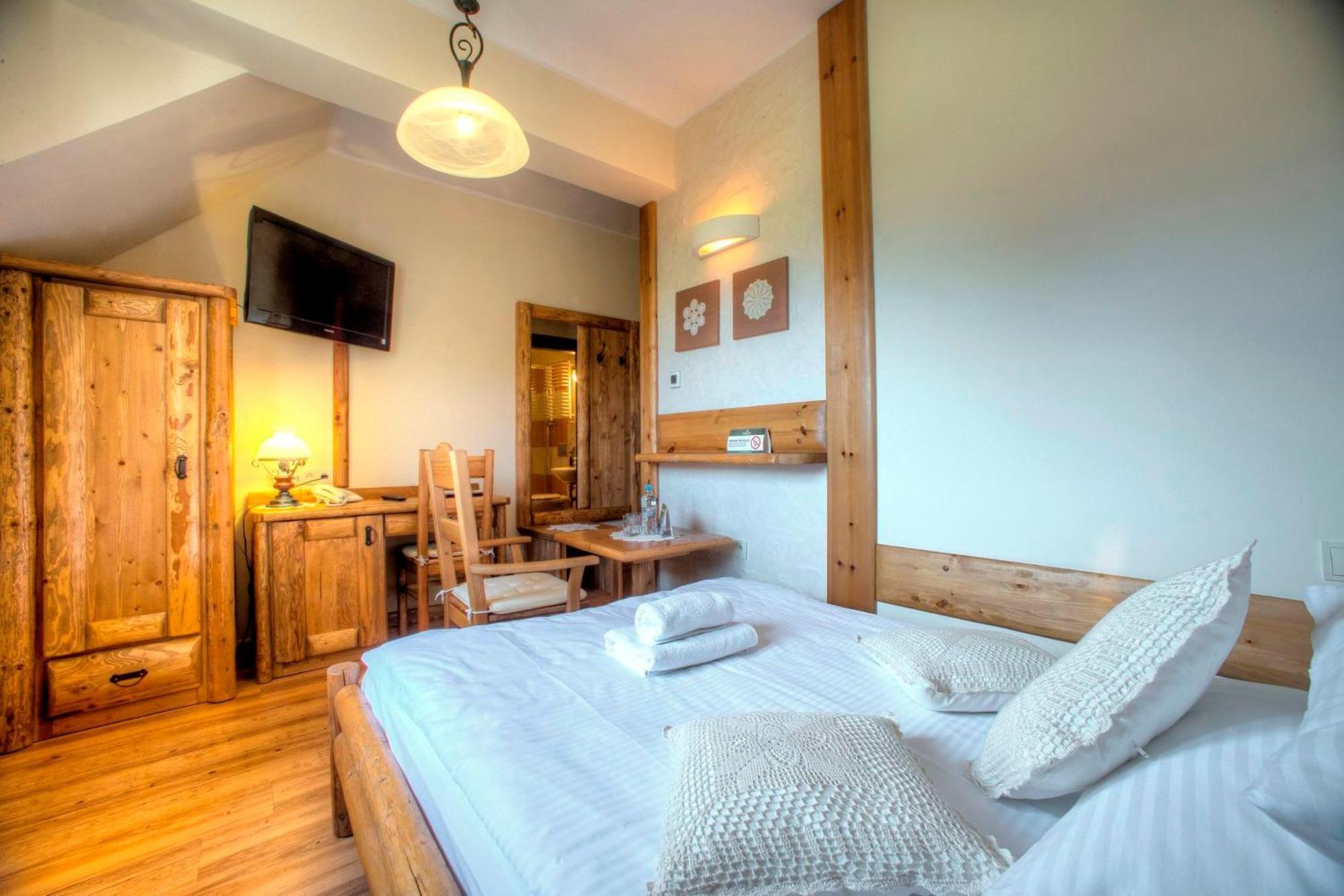 Hotel Carpatia Bieszczadzki Gosciniec Wetlina Ruang foto